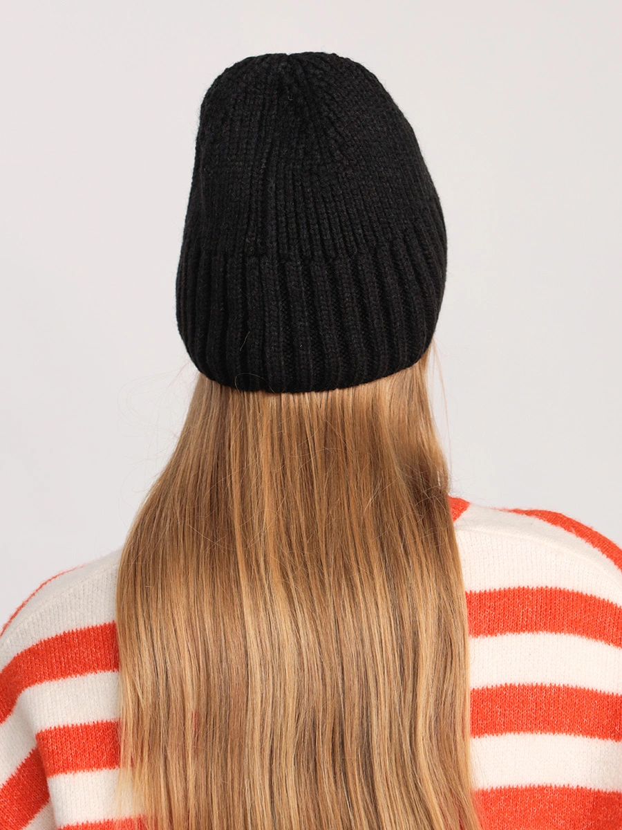 Черная вязаная шапка-бини